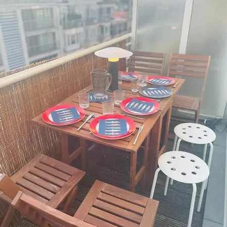 Familial, Lumineux Avec Parking & Terrasse アパート オステンド