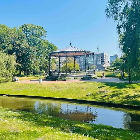 Familial, Lumineux Avec Parking & Terrasse *