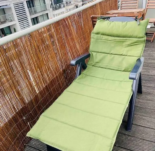 Familial, Lumineux Avec Parking & Terrasse Oostende