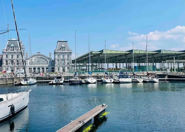 Familial, Lumineux Avec Parking & Terrasse Oostende