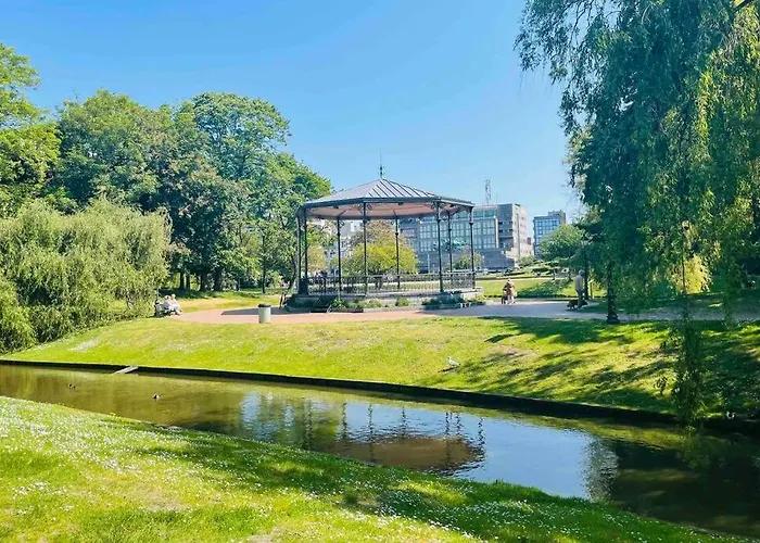 Familial, Lumineux Avec Parking & Terrasse *